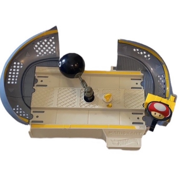 Mattel Hot Wheels Super Mario Kart Chain Chomp Track Set. - Picture 14 of 14